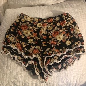 Ruffle floral shorts
